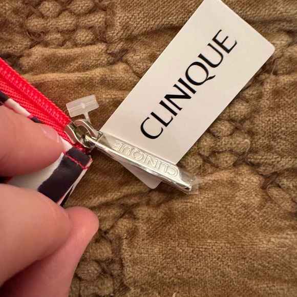 Clinique Mini Makeup Set and Pouch 💕 NWT. - Picture 7 of 7